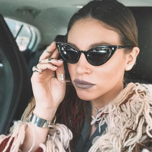 Αθηνά Οικονομάκου | Η selfie με τον κούκλο σκύλο της