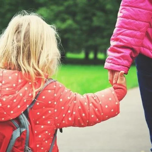 Γιατί οι γονείς σέρνουν τα παιδιά τους από την μία δραστηριότητα στην άλλη;