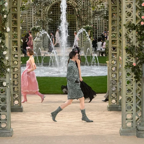 Chanel Haute Couture Spring 2018 | Ο Karl Lagerfeld φέρνει την άνοιξη στην υψηλή ραπτική