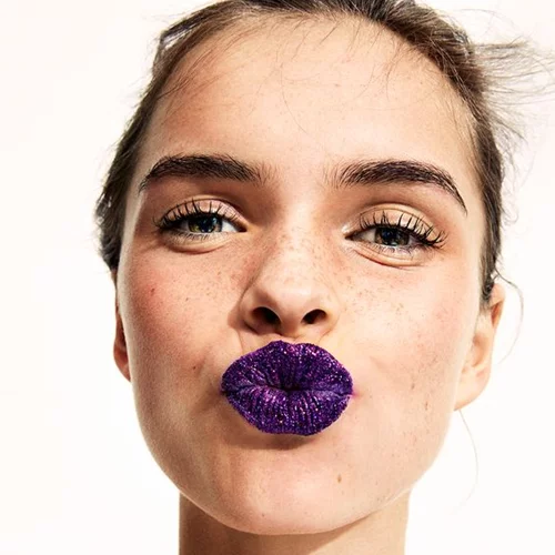 Ποια... μοβ beauty προϊόντα να πάρεις για να τιμήσεις το απόλυτο χρώμα του 2018!