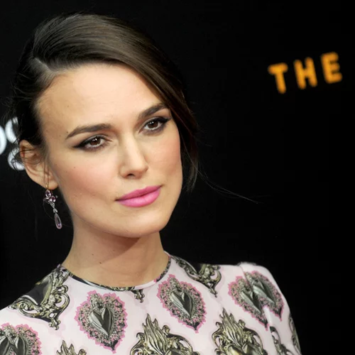 H Keira Knightley με τα πιο όμορφα κυματιστά μαλλιά | Πώς έκανε το χτένισμα;