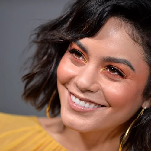 H Vanessa Hudgens διδάσκει: Αυτό είναι το πιο απλό μα και τόσο ΤΕΛΕΙΟ μακιγιάζ!