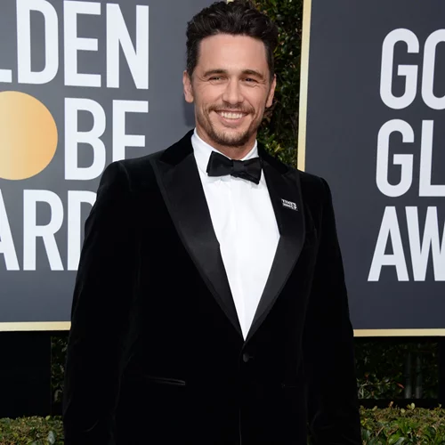 O James Franco κάνει διακοπές στην Ελλάδα μαζί με την σύντροφό του