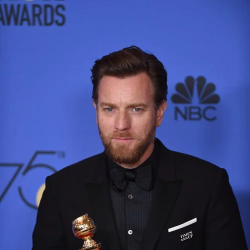 Critics’ Choice Awards 2018 | Το τρυφερό φιλί του Ewan McGregor με την αγαπημένη του