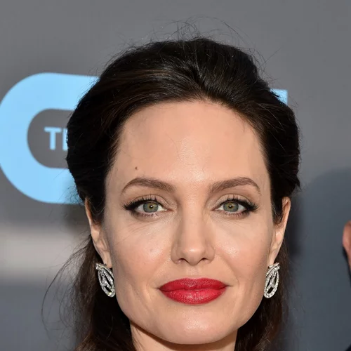 Angelina Jolie | Έκανε την πιο απρόσμενη αλλαγή στα μαλλιά της: Έγινε ξανθιά!