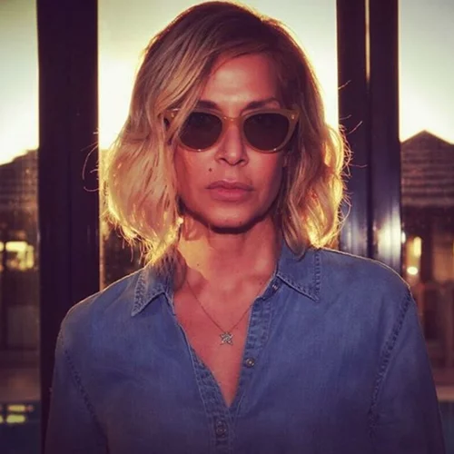 Άννα Βίσση | Βόλτα στο κέντρο της Αθήνας μαζί με τον Νίκο Καρβέλα