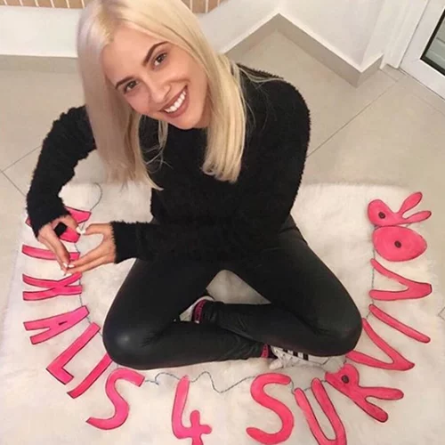 Λάουρα Νάργες | Στηρίζει τον Μιχάλη Μουρούτσο τρώγοντας προφιτερόλ