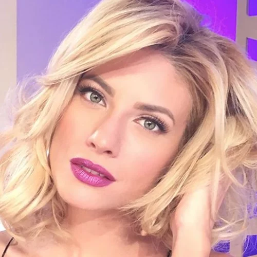 Ευαγγελία Αραβανή | Πρωινή γυμναστική για την παρουσιάστρια