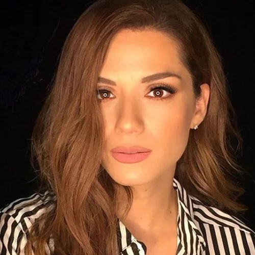 Βάσω Λασκαράκη | Με την κόρη της στο πατρικό της