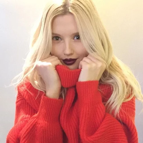 Κωνσταντίνα Κομμάτα | Ποζάρει χωρίς ίχνος μακιγιάζ και είναι πανέμορφη!