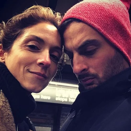 Σοφία Καρβέλα | Παιχνίδια στα χιόνια με τους γιους της