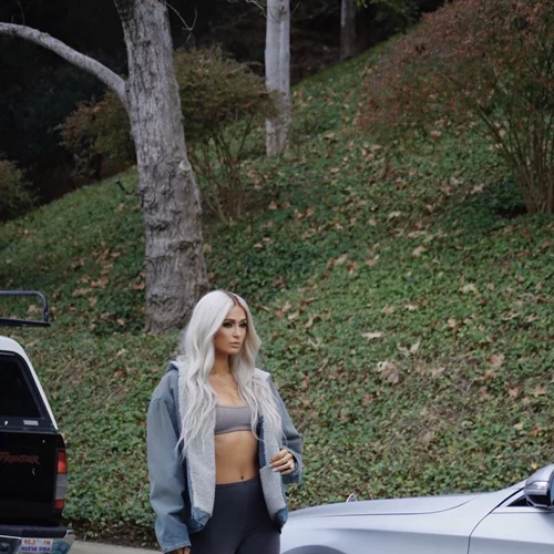 Paris Hilton | Σαν άλλη Kim Kardashian στην καμπάνια Yeezy Season 6!