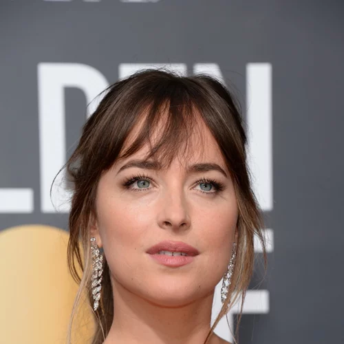 Η Dakota Johnson πρωταγωνιστεί στη νέα ταινία τρόμου του Luca Guadagnino