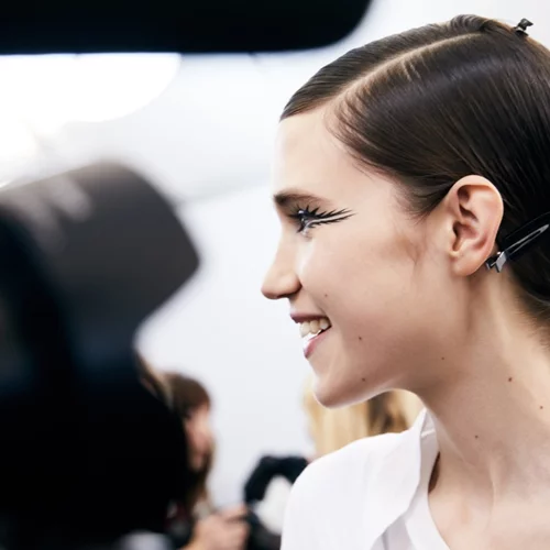 Το πιο εντυπωσιακό μακιγιάζ της Couture Week: Βρεθήκαμε στα παρασκήνια του show Dior