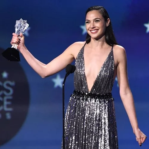 Critics' Choice Awards 2018 | Η υπόσχεση της Gal Gadot μέσω της ομιλίας της