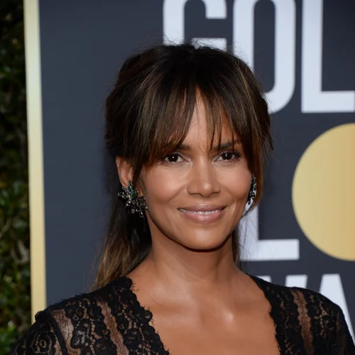 Η Halle Berry κάνει γυμναστική και... ρίχνει το Instagram!