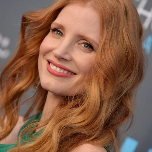 Η Jessica Chastain τολμάει το κοντό καρέ στα κόκκινα μαλλιά! Πώς είναι η αλλαγή αυτή άραγε;