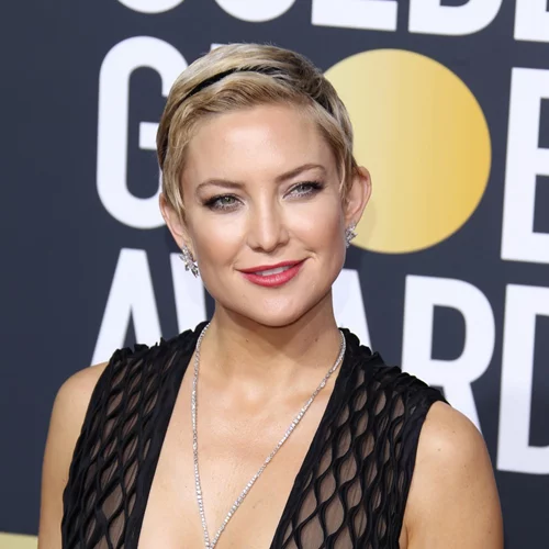 Kate Hudson | Kάνει yoga και μας δείχνει την φουσκωμένη κοιλίτσα της