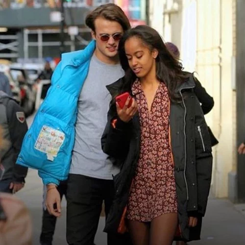 Malia Obama | Σε τρυφερά στιγμιότυπα με τον σύντροφό της στο Παρίσι