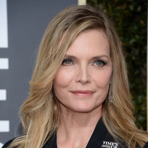 Τέλος το ξανθό για την Michelle Pfeiffer | Έγινε κοκκινομάλλα και είναι σχεδόν αγνώριστη
