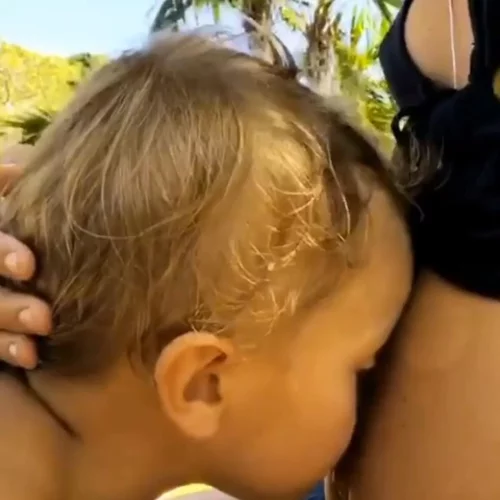 «Τα αγόρια μου»: Με αυτό το γλυκό post το διάσημο μοντέλο αποκάλυψε το φύλο του δεύτερου παιδιού της!