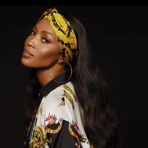 Η Naomi φωτογραφίζεται γυμνή και αποδεικνύει γιατί είναι το supermodel της καρδιάς μας