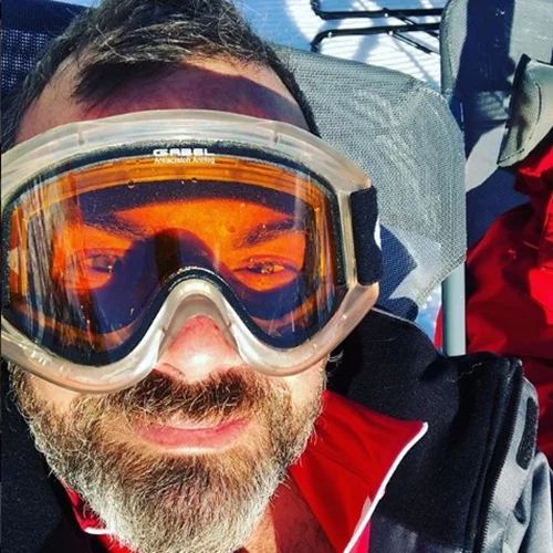 Βασίλης Καλλίδης: Οι απίθανες φωτογραφίες του από το ταξίδι του στη Γαλλία