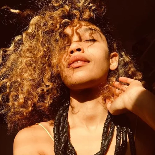 Izzy Bizu: Το κορίτσι με την "ηλιόλουστη φωνή"