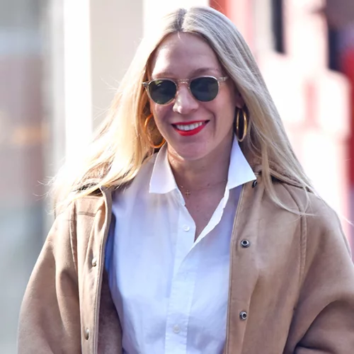 Πώς να φορέσω το άσπρο πουκάμισο; Αυτό το outfit είναι ό,τι πιο φρέσκο