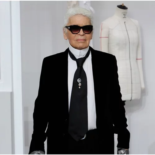 Ο Karl Lagerfeld έγινε ξαφνικά λίγο πιο cool και αποφάσισε να αφήσει γένια!