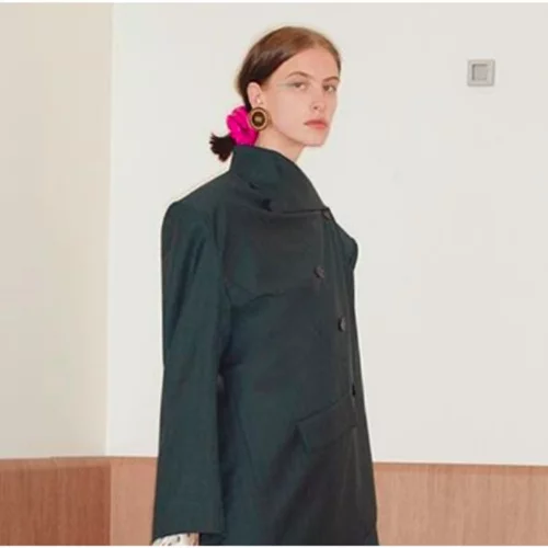 Είναι αυτό, το ακριβότερο λαστιχάκι (scrunchie) μαλλιών που έχουμε δει;