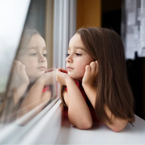 Σε ποια ηλικία μπορώ να αφήσω το παιδί μόνο στο σπίτι;