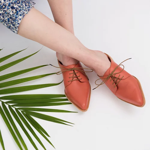 Τρίζουν τα καινούρια σου παπούτσια; Ιδού τι μπορείς να κάνεις!