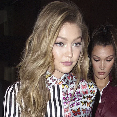 Η Gigi Hadid φοράει το look που θα φοράμε ΌΛΟ το Σαββατοκύριακο!