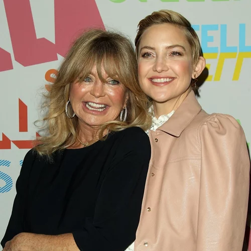 Goldie Hawn | Ποζάρει με ολόσωμο μαγιό στη Σκιάθο