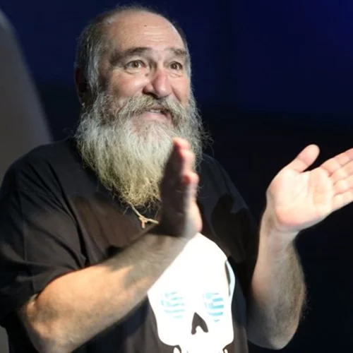 Την ημέρα που ο Τζίμης Πανούσης μού είπε ένα σουρεαλιστικό παραμύθι στο τηλέφωνο