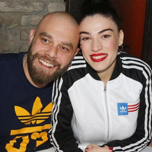 Ήβη Αδάμου | Καυτά φιλιά και τρυφερές αγκαλιές με τον Μιχάλη Κουινέλη