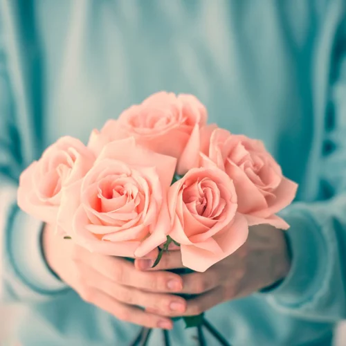 Πες μας τι ανθοδέσμη θα λάβεις του Αγίου Βαλεντίνου να σου πούμε τι σκέφτεται για σένα