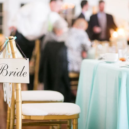 10 φαγητά που ΔΕΝ πρέπει να σερβίρεις στο γαμήλιο τραπέζι σου