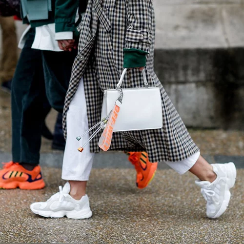 Αυτές είναι οι πιο hot τάσεις στα sneakers για τη φετινή άνοιξη
