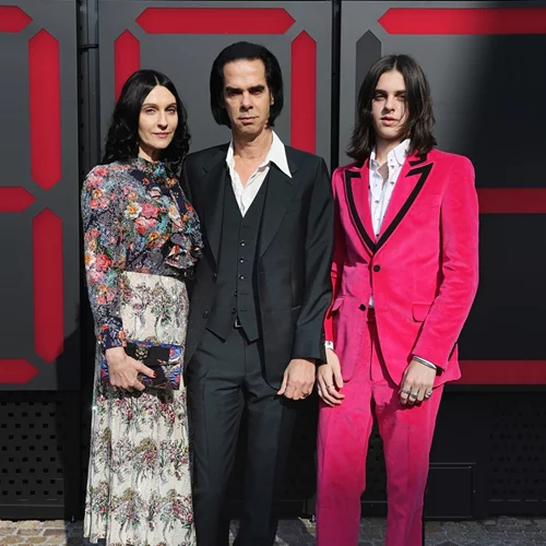 Nick Cave | Βρέθηκε με την οικογένειά του στο front row του οίκου Gucci