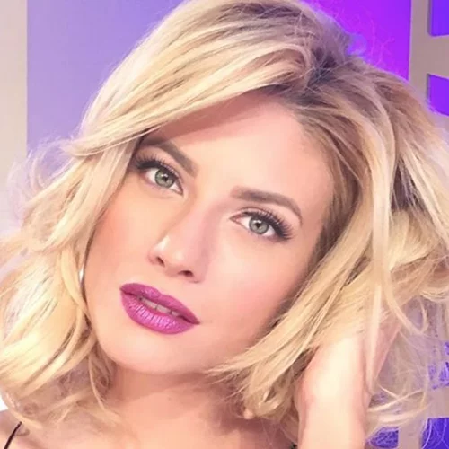 Ευαγγελία Αραβανή | Ποζάρει χωρίς μακιγιάζ και μας ξετρελαίνει!