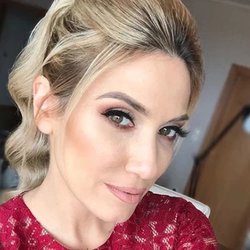 Έλενα Παπαβασιλείου | Βόλτα στο Κολωνάκι με τον γοητευτικό σύντροφό της