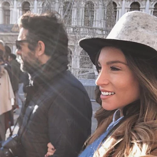 Αθηνά Οικονομάκου & Φίλιππος Μιχόπουλος | Το τρυφερό στιγμιότυπο για την Ημέρα των Ερωτευμένων