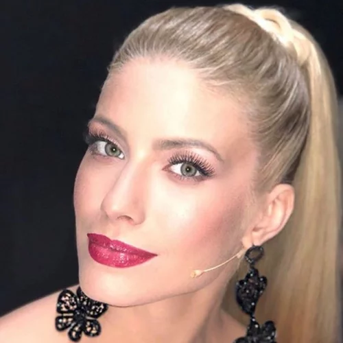 Ευαγγελία Αραβανή | Εντυπωσιακή εμφάνιση σε κοσμική έξοδο