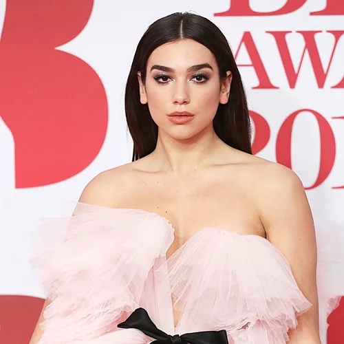 Φόρεσε η Dua Lipa το next big thing στα αξεσουάρ;