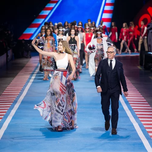 Tommy Hilfiger S/S 2018 | Το "Tommy Drive" έβαλε φωτιά στο Μιλάνο!