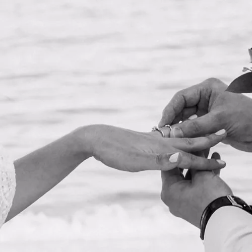 Νησιώτικος γάμος μια ανάσα από την καρδιά της Αθήνας; Και όμως, γίνεται!