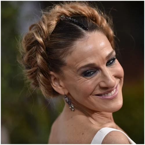 Η Sarah Jessica Parker έκοψε αφέλειες και μας θύμισε ξανά την Carrie Bradshaw