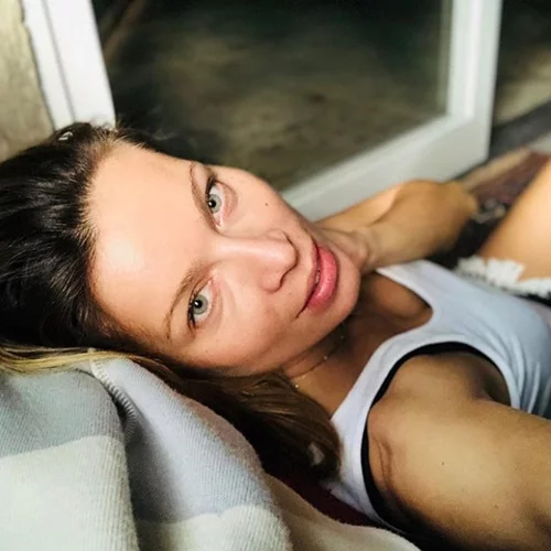 Η Μαριέττα Χρουσαλά σού δείχνει την πιο υγιεινή συνταγή για πίτσα